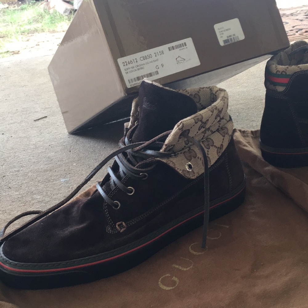 Authentic Gucci size 9 men’s mid-tops. Original